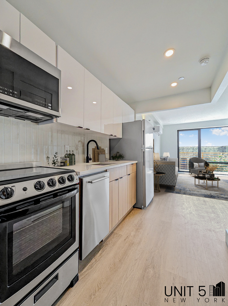 1312 Lincoln Place - Photo 2
