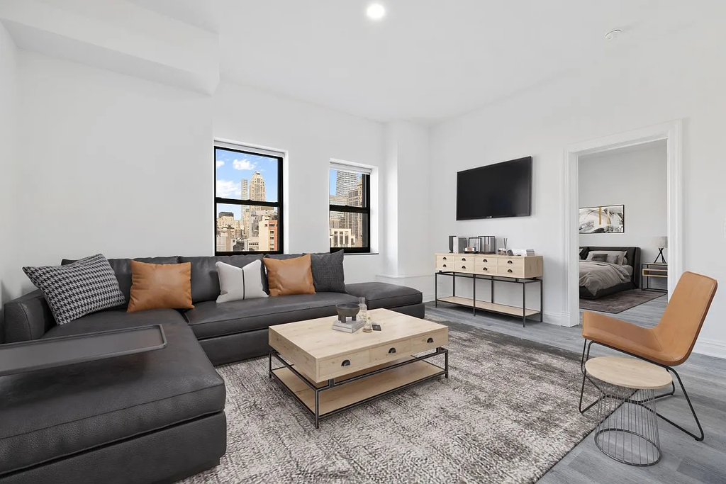 West 34th Street - Photo 1