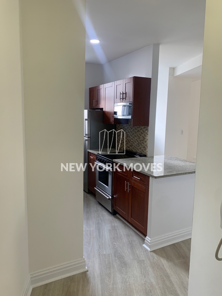 West 34th Street - Photo 4
