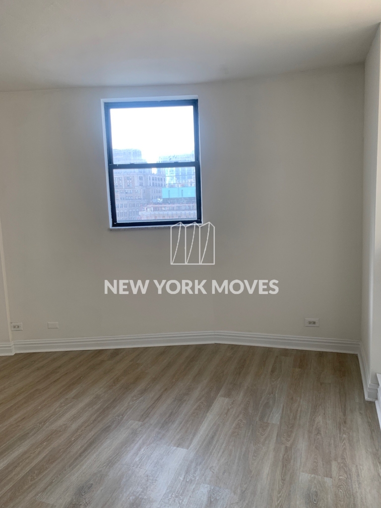 West 34th Street - Photo 7