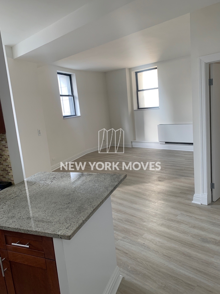 West 34th Street - Photo 3