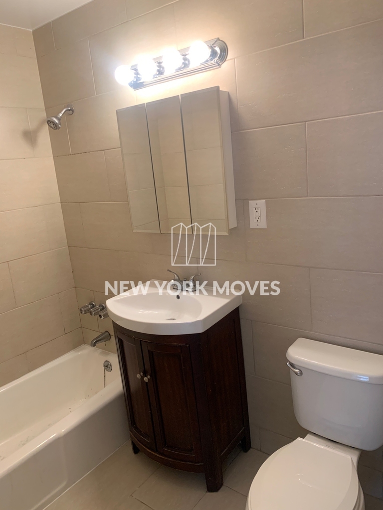 West 34th Street - Photo 9