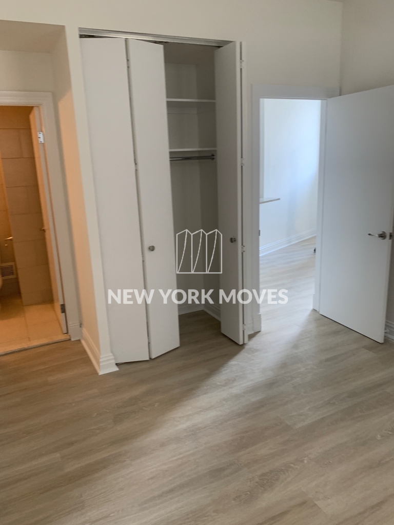 West 34th Street - Photo 10