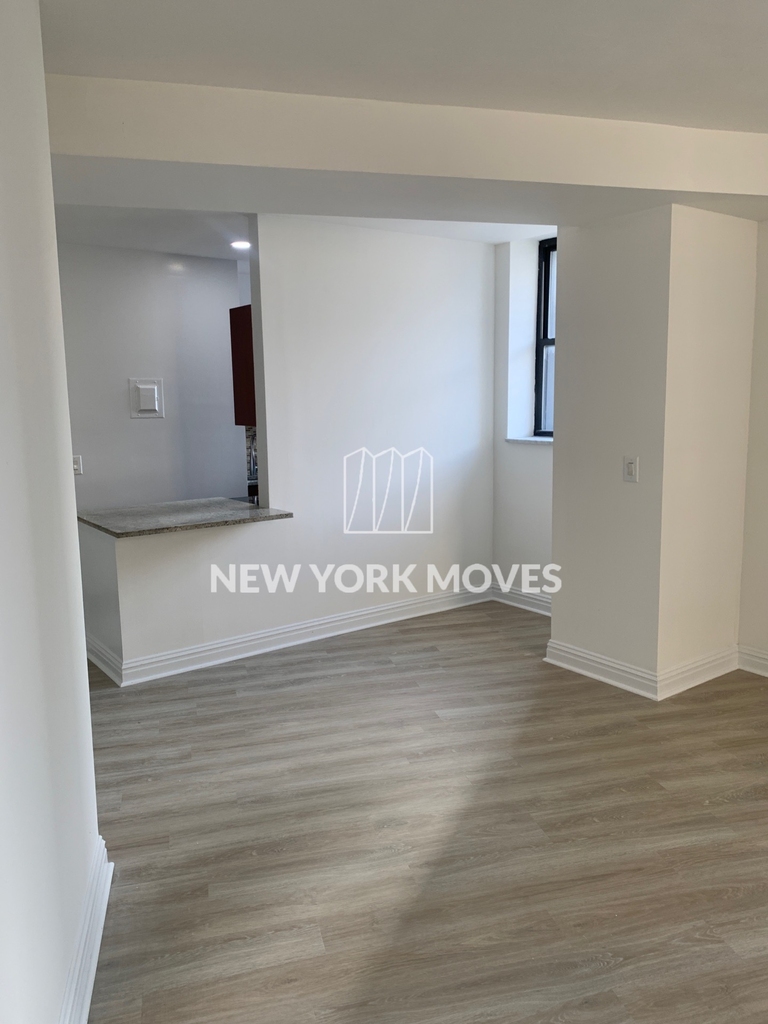 West 34th Street - Photo 1