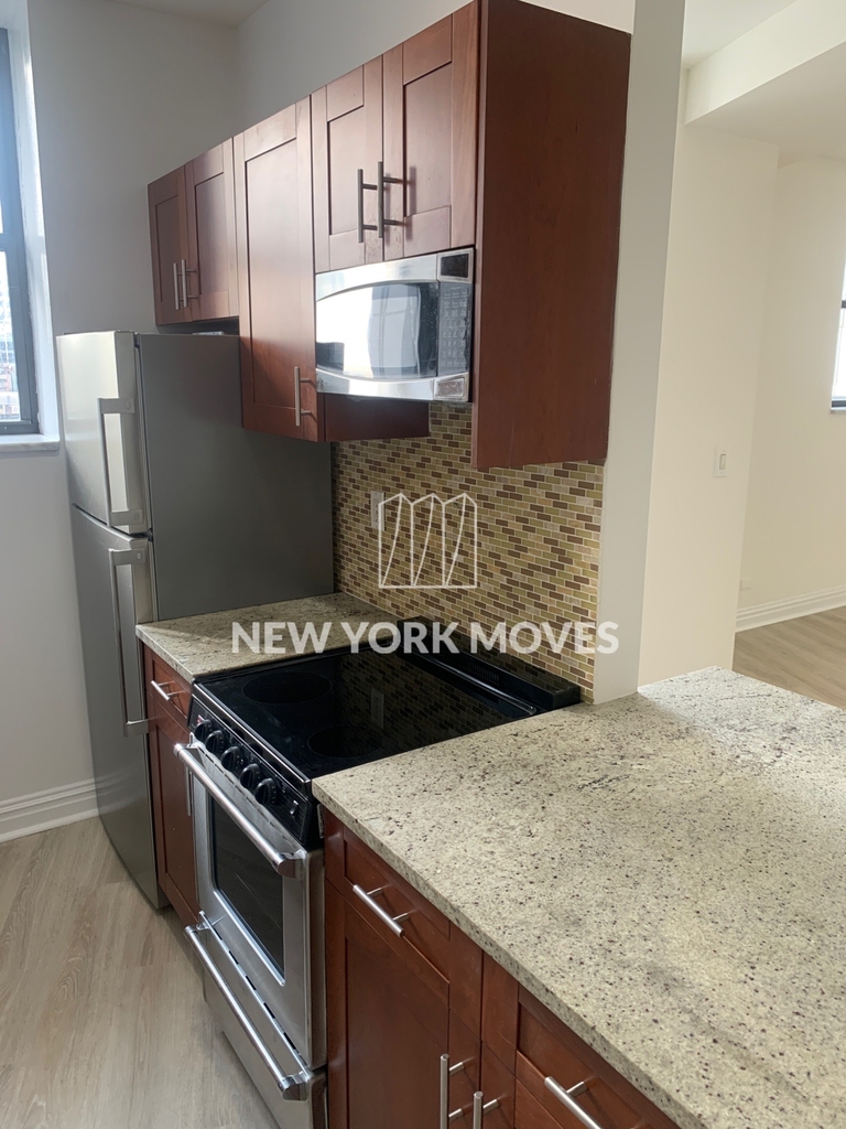 West 34th Street - Photo 6