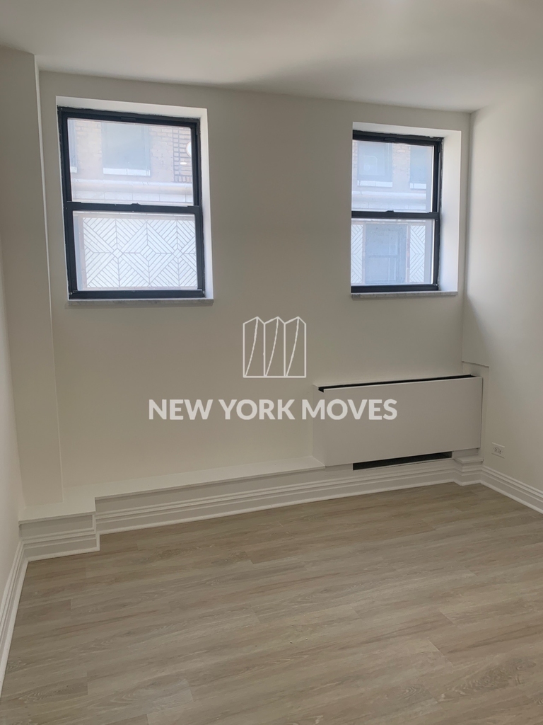 West 34th Street - Photo 2