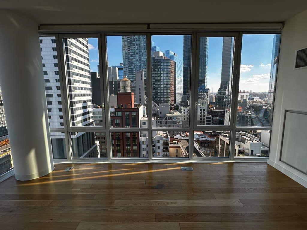 24th Street - Photo 2