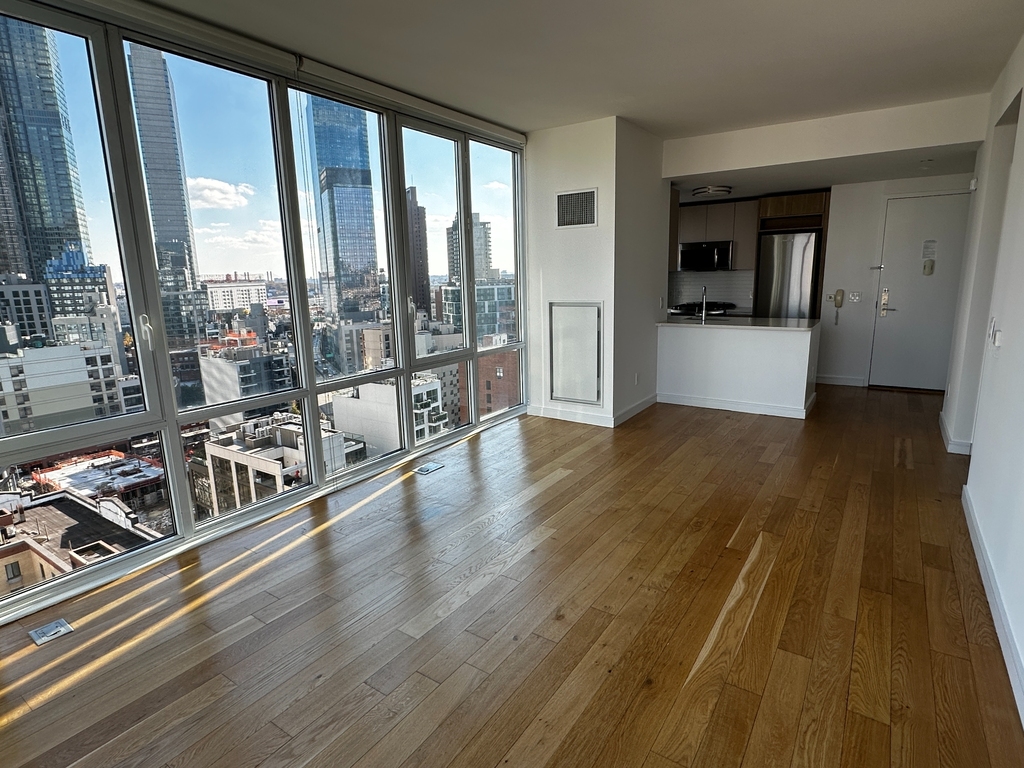 24th Street - Photo 3