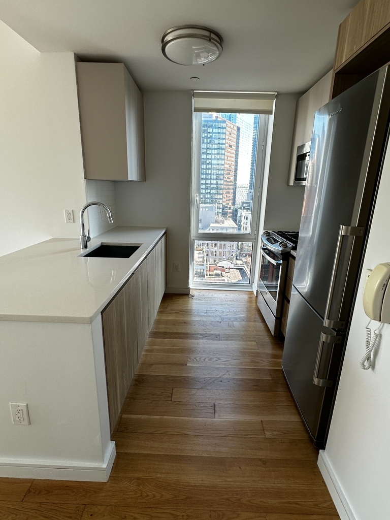 24th Street - Photo 7