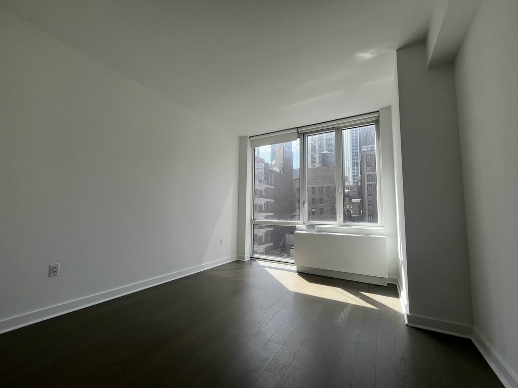 5th Avenue & 32nd Avenue - Photo 2