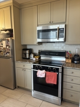 1100 Beacon St - Photo 10