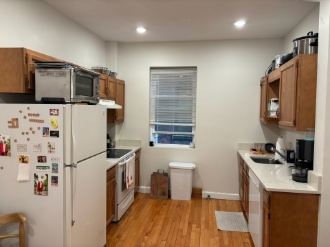 1100 Beacon St - Photo 1