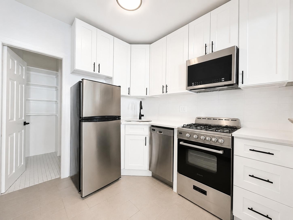 302 West 107th Street - Photo 6
