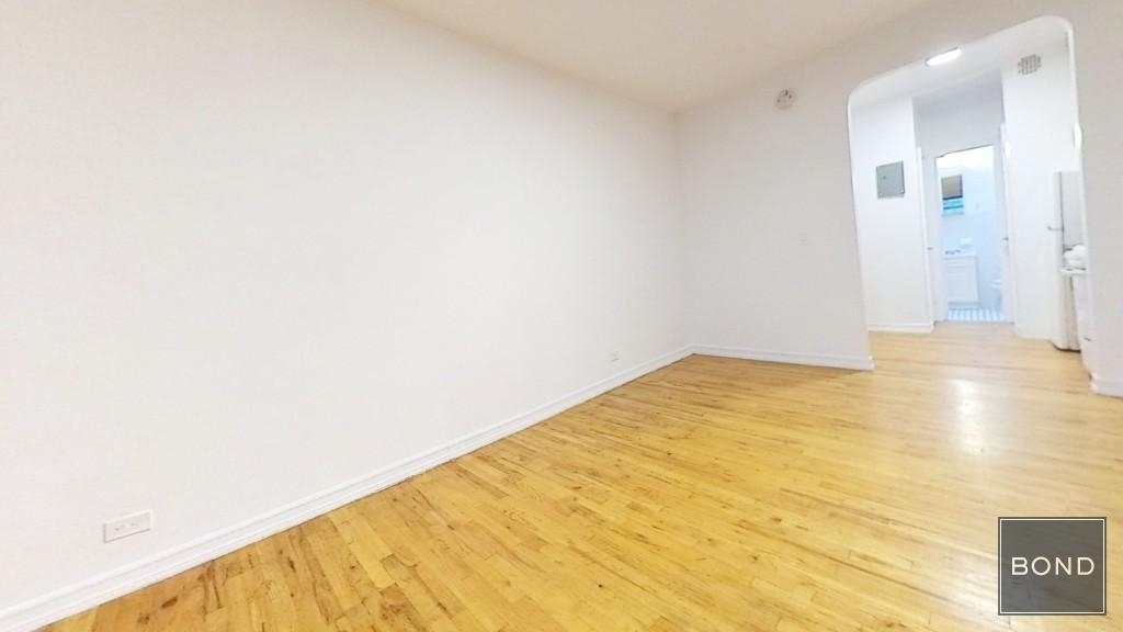 East 53 Street - Photo 1