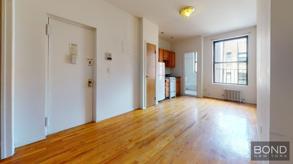 East 90 Street - Photo 0