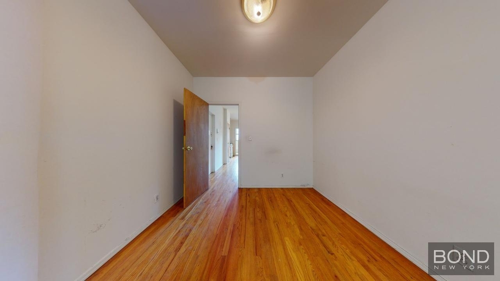East 90 Street - Photo 7