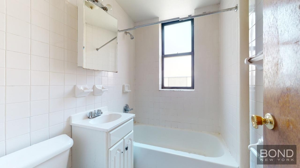 East 90 Street - Photo 9