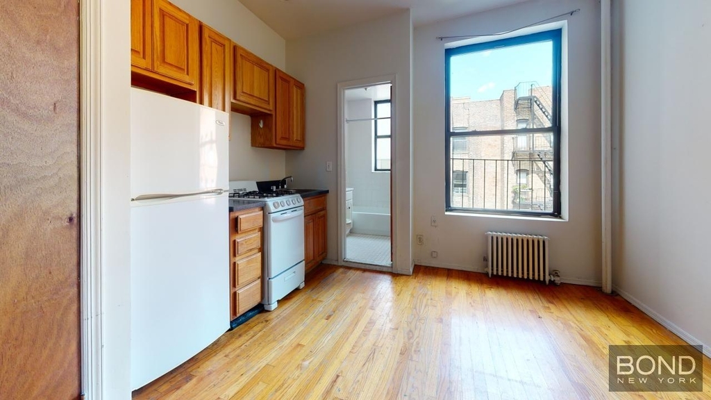 East 90 Street - Photo 3