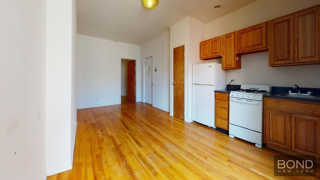 East 90 Street - Photo 15