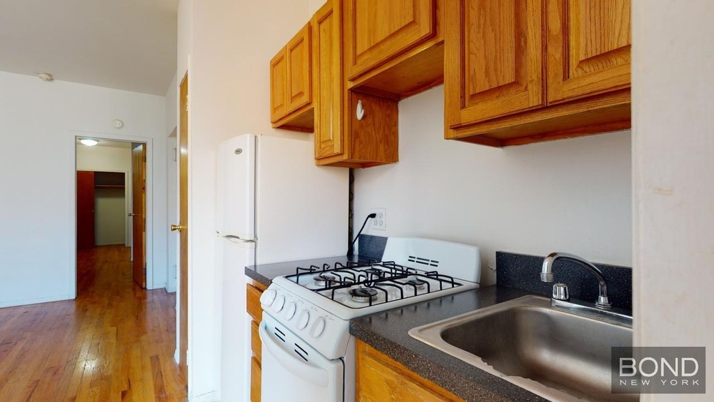 East 90 Street - Photo 12