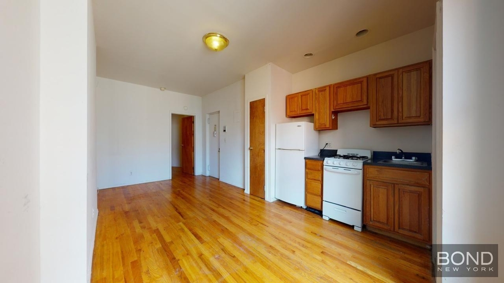 East 90 Street - Photo 2