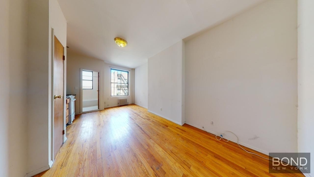 East 90 Street - Photo 1