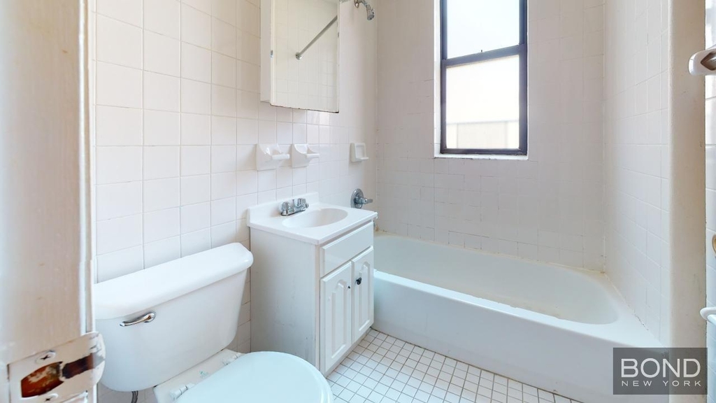 East 90 Street - Photo 14