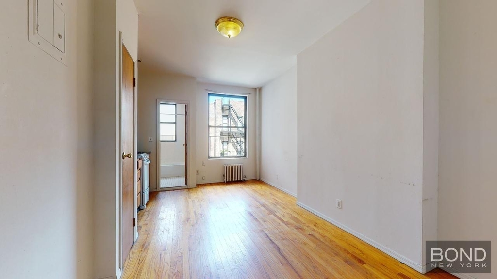 East 90 Street - Photo 8