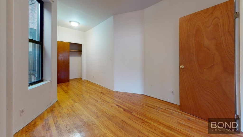 East 90 Street - Photo 13