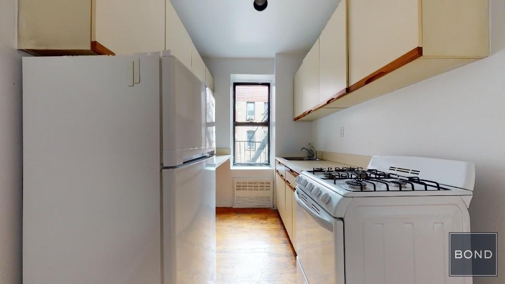 East 73 Street - Photo 2