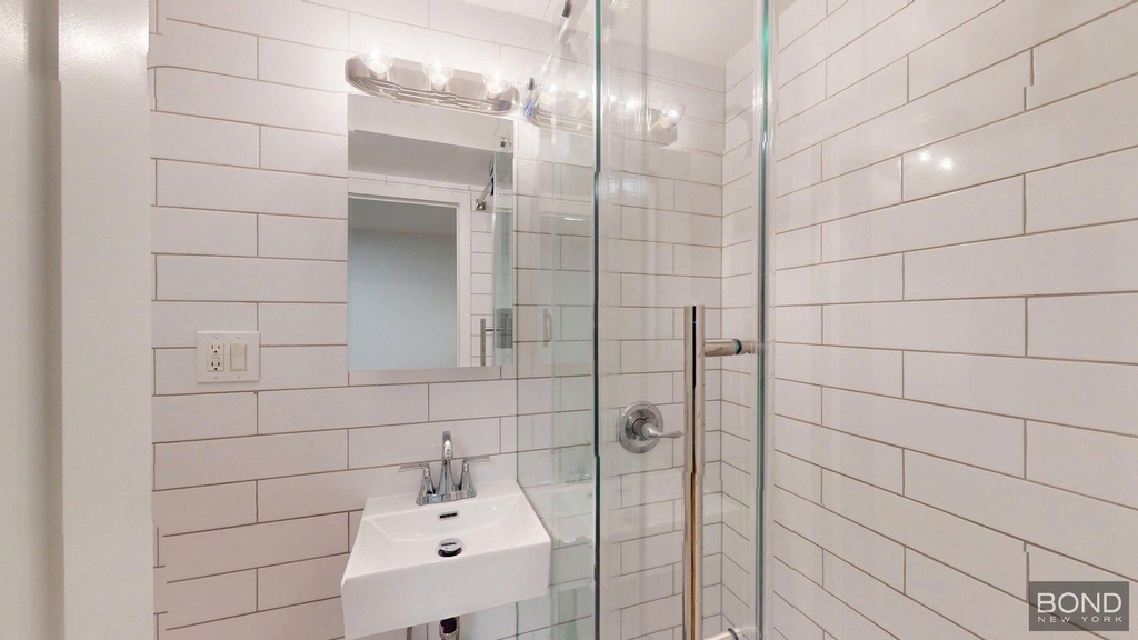 East 73 Street - Photo 2