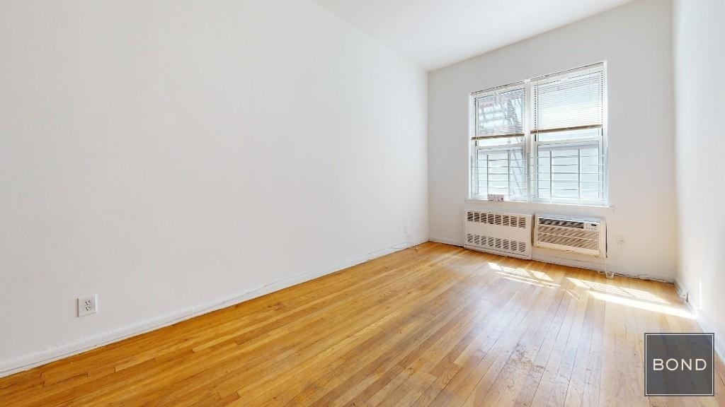 East 88 Street - Photo 1