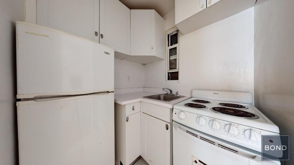 East 88 Street - Photo 2