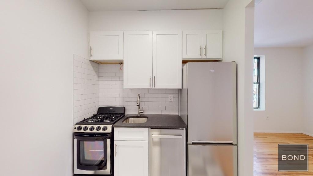 East 65 Street - Photo 1