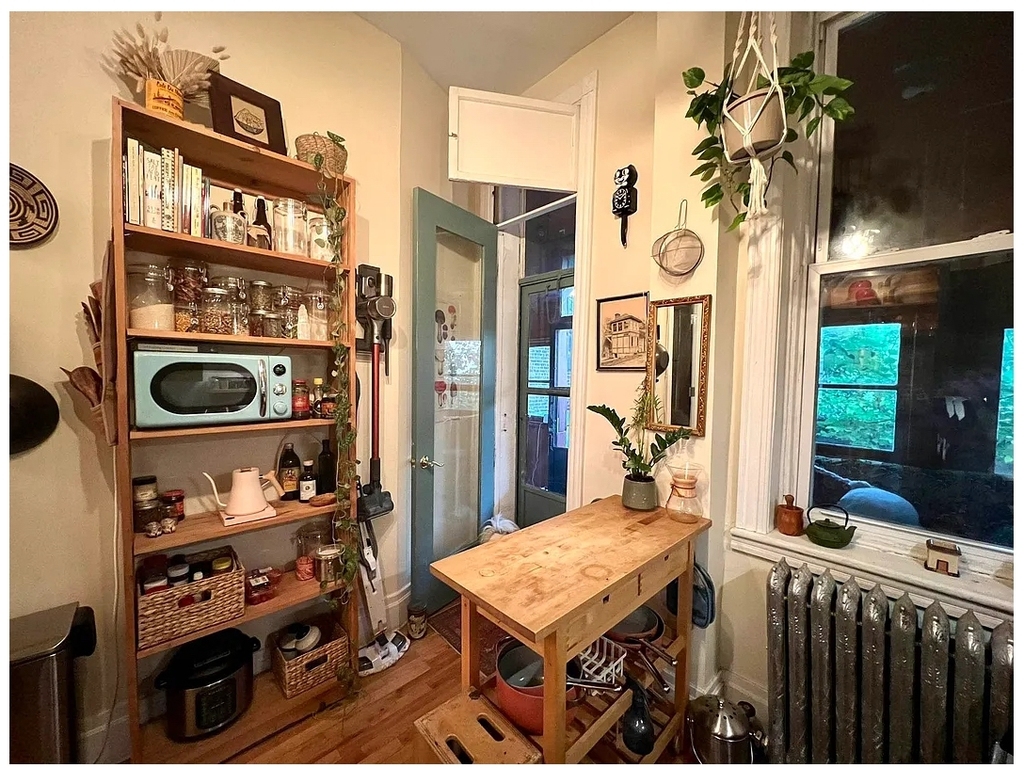 726 Willoughby Ave - Photo 3