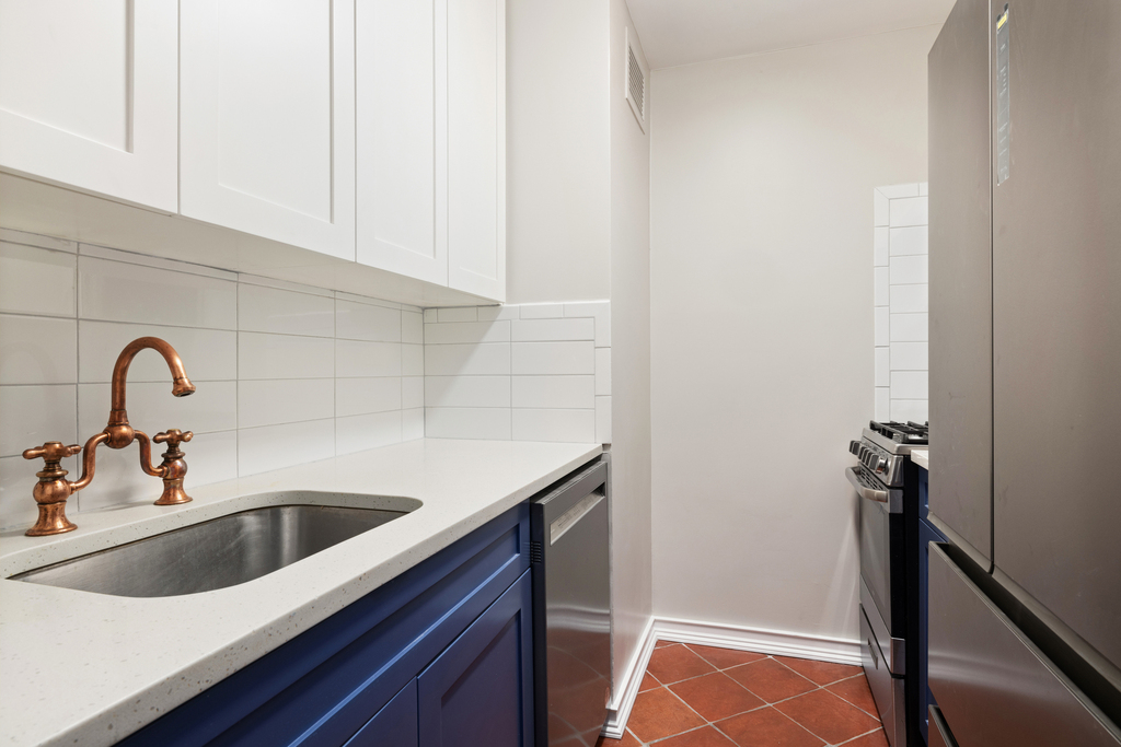7 E 14th St - Photo 5