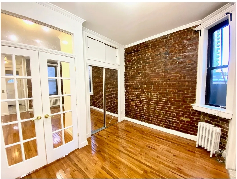 247 E 39th St - Photo 3