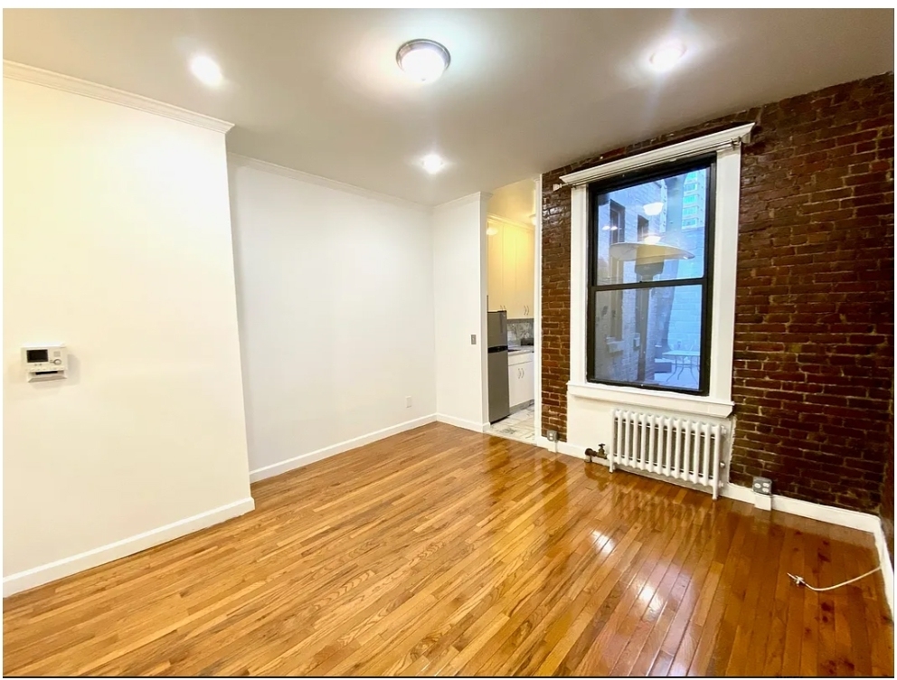 247 E 39th St - Photo 1