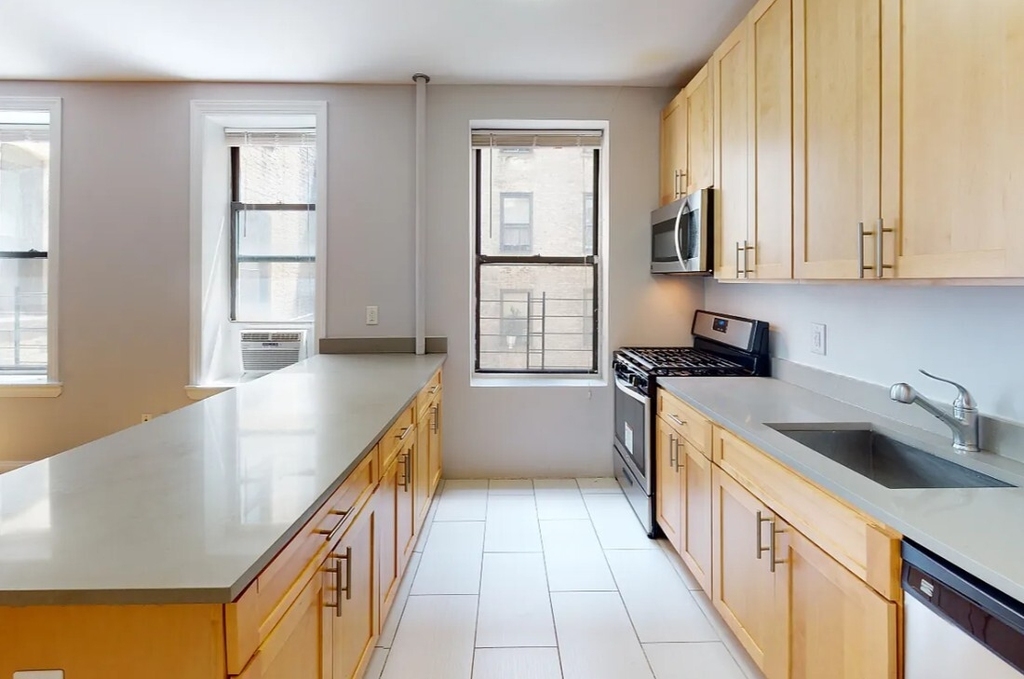 1795 Riverside Drive - Photo 3