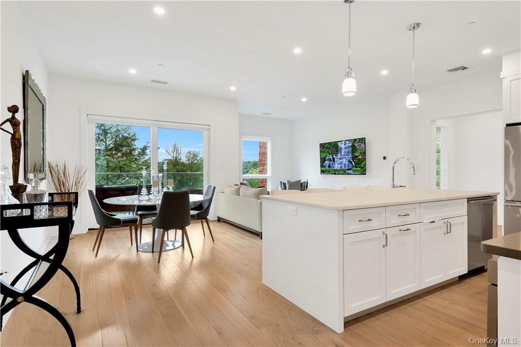 8 Boulevard W - Photo 4