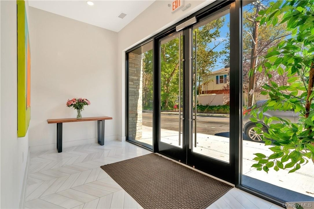 8 Boulevard W - Photo 1