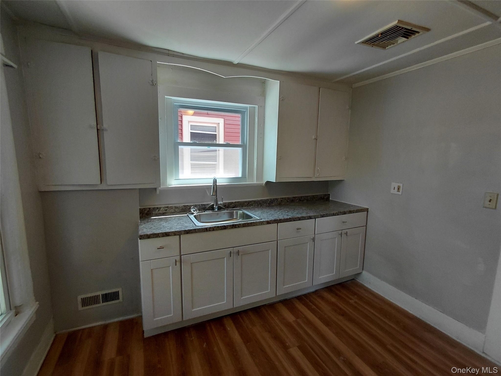 69 Greenkill Avenue - Photo 0