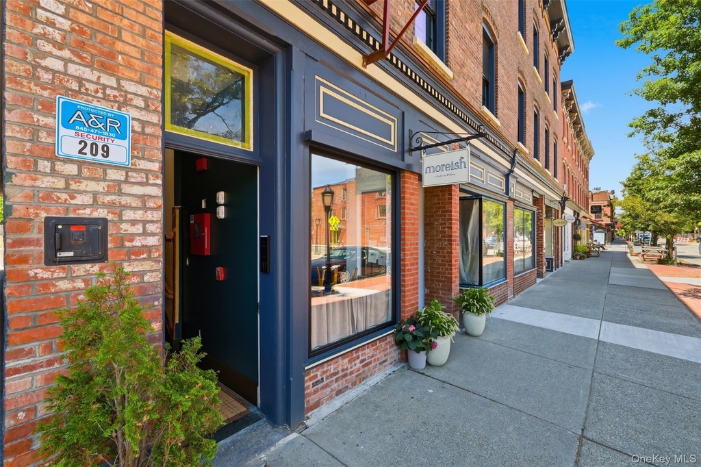 207 Main Street - Photo 1
