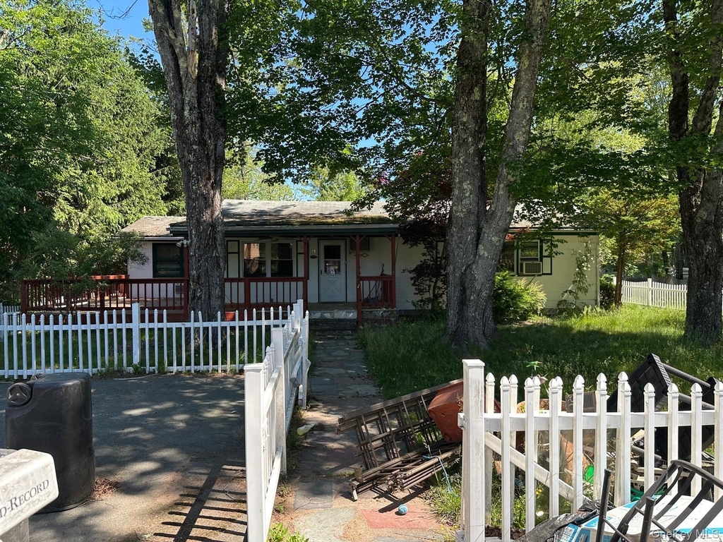 11 Richards Avenue - Photo 0
