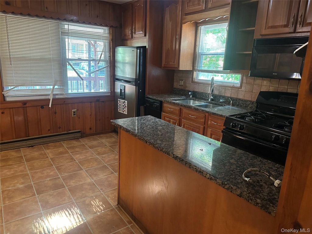 11 Richards Avenue - Photo 8