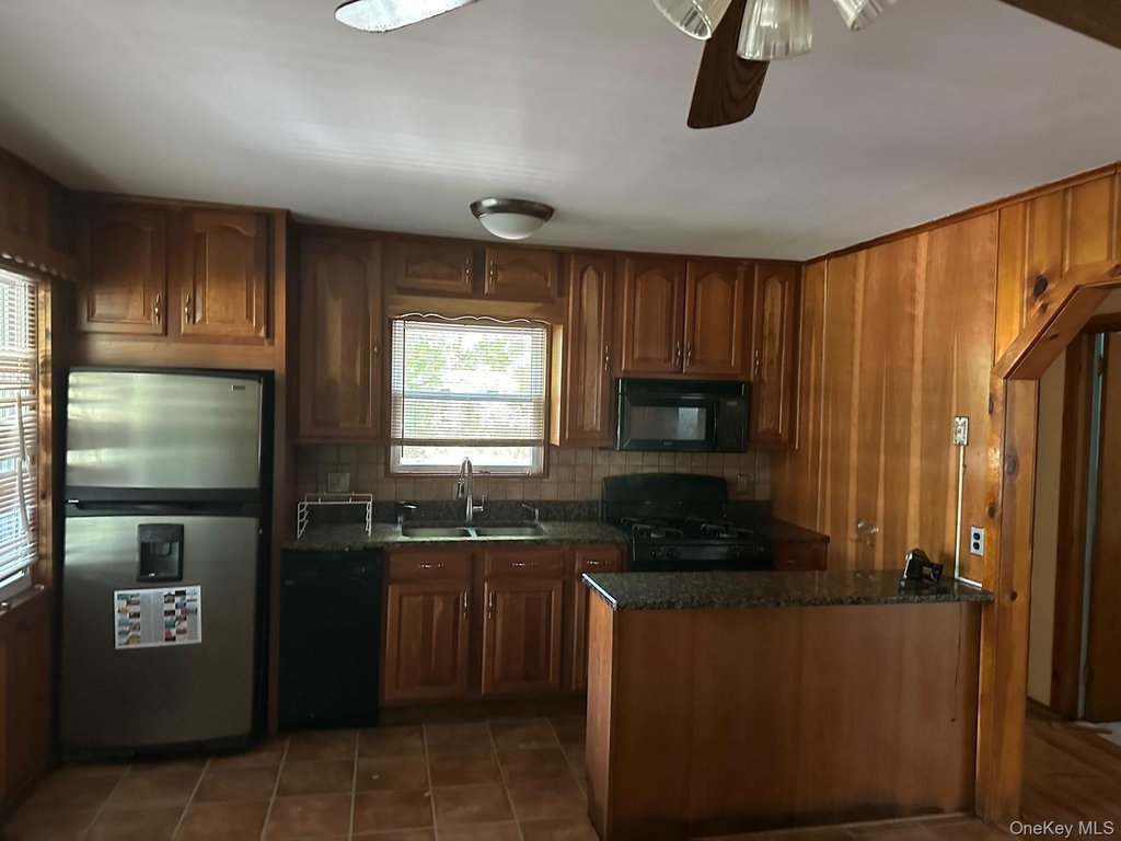 11 Richards Avenue - Photo 3