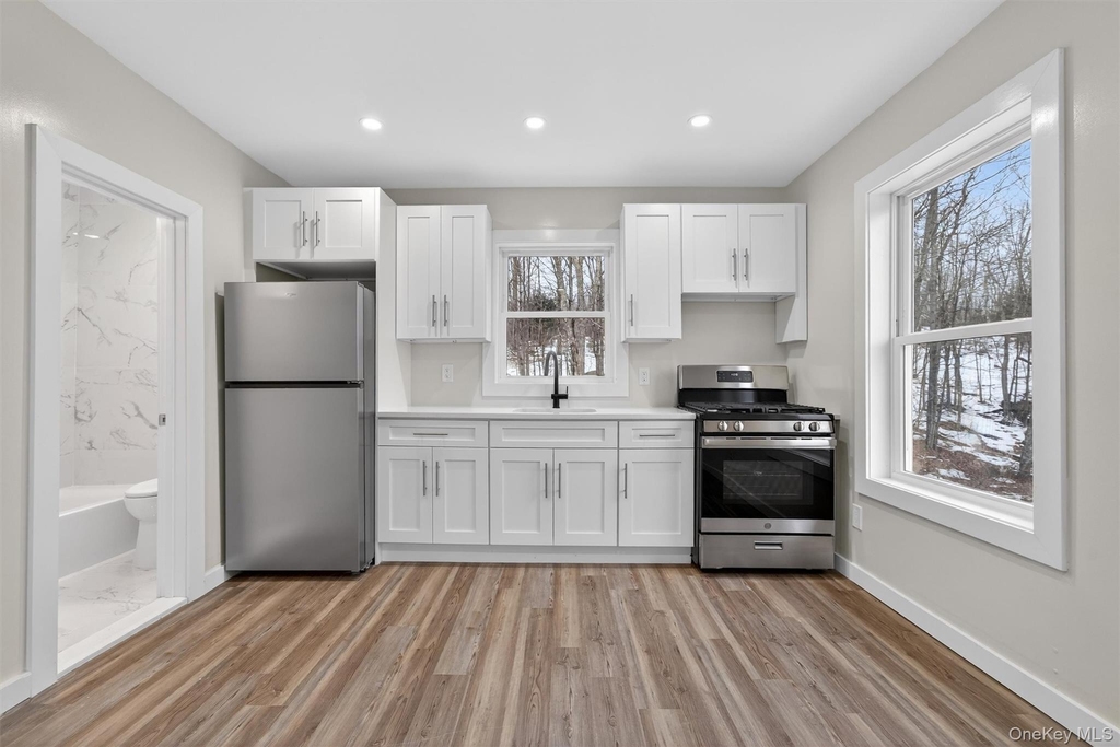 303 Main Street - Photo 2