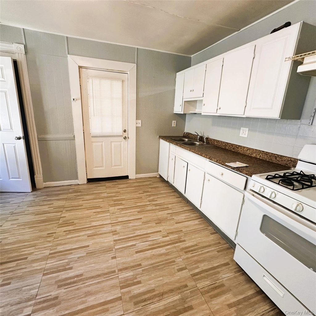 12 Seitz Terrace - Photo 4