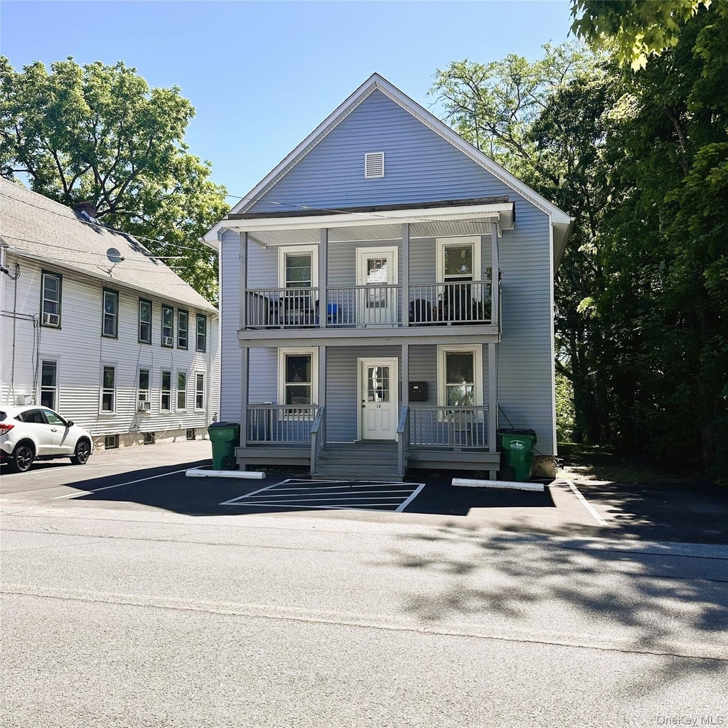 12 Seitz Terrace - Photo 0