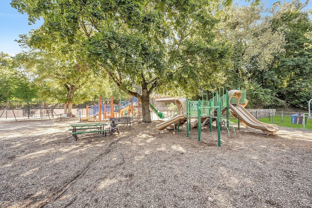 175 Woodruff Avenue - Photo 18